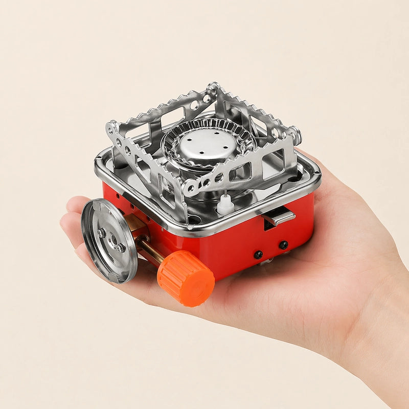 347g・12.5×10.5×12cmの手のひらサイズ。文庫本と並んだHonwari角型ストーブの折りたたみ状態。